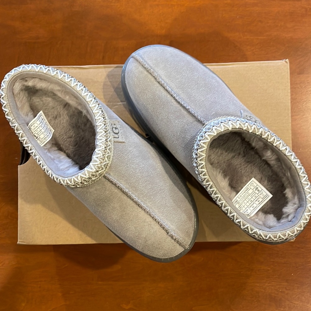 UGG Tasman Campfire clear bottom. New in Box
